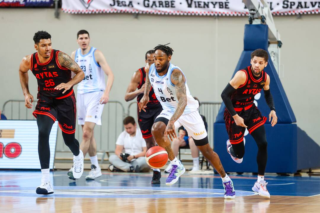  LKL pusfinalis: Jonavos „CBet“ –  Vilniaus „Rytas“ 67:82
