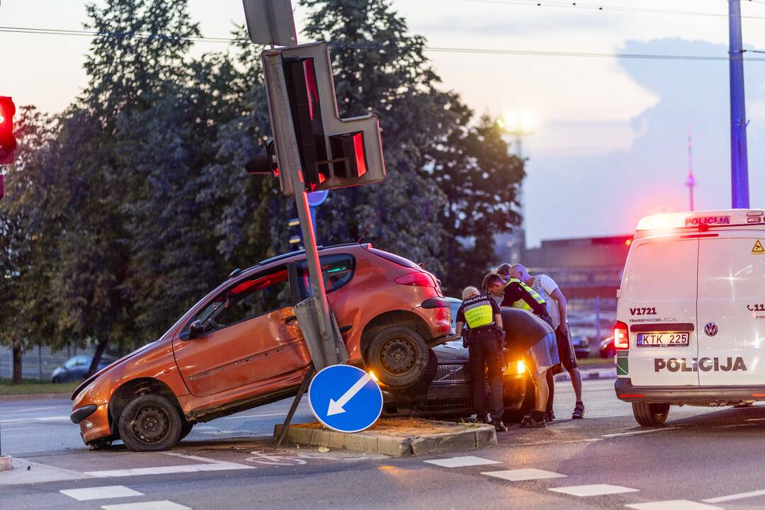 Dariaus ir Girėno gatvėje susidūrė du automobiliai