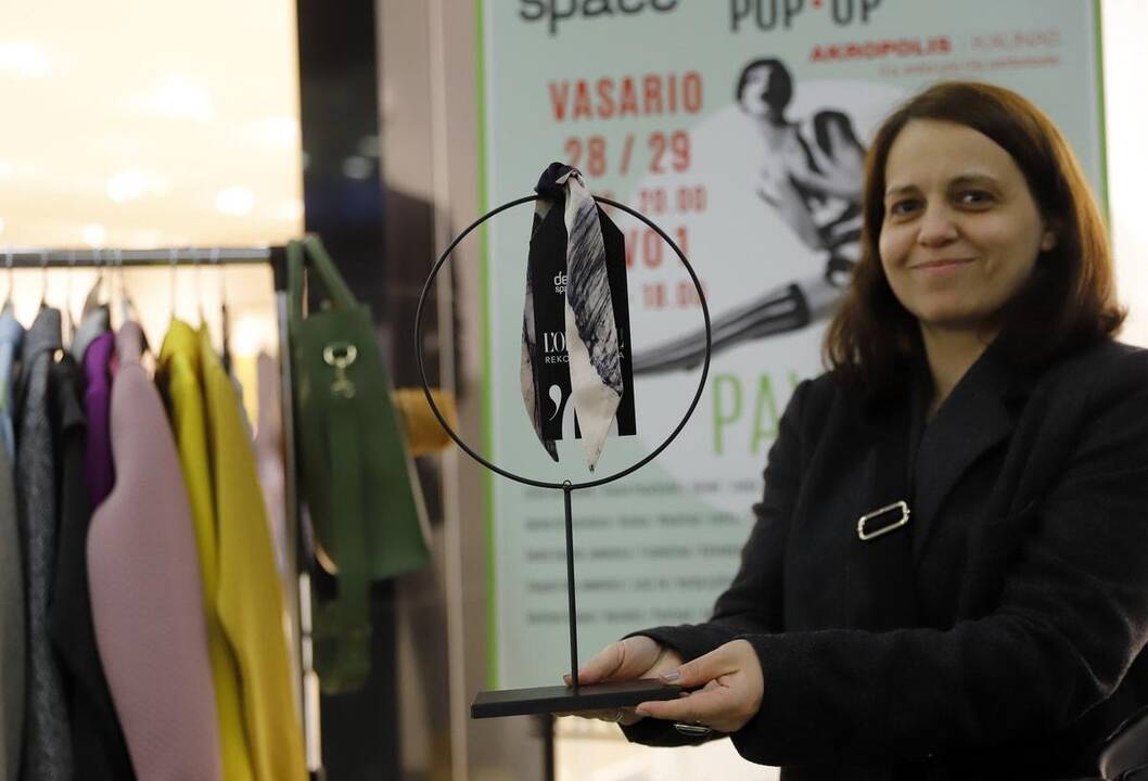 Mados kūrėjai pristato naujas stiliaus idėjas pavasariui