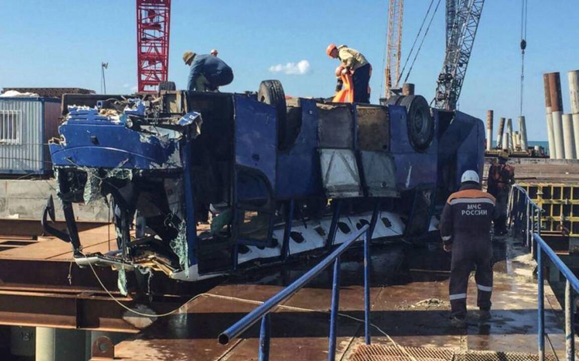 Autobuso katastrofos Pietų Rusijoje aukų padaugėjo iki 19