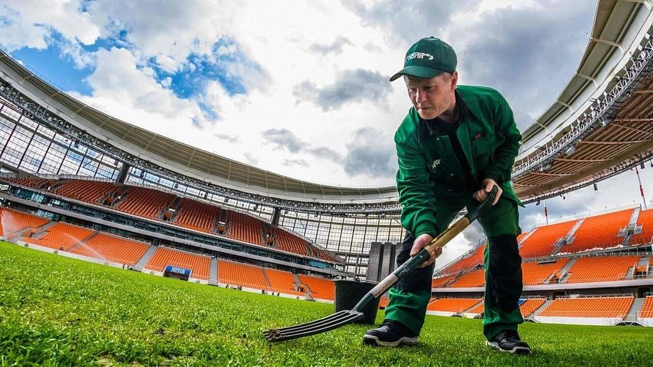 Rusijos futbolo lygos vadovas: kur stadionų stogai?