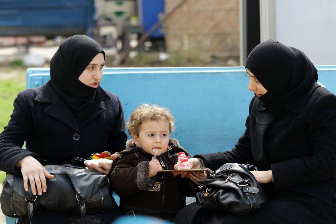 JT Sirijoje iš lėktuvo nuleido pirmąjį humanitarinės pagalbos krovinį