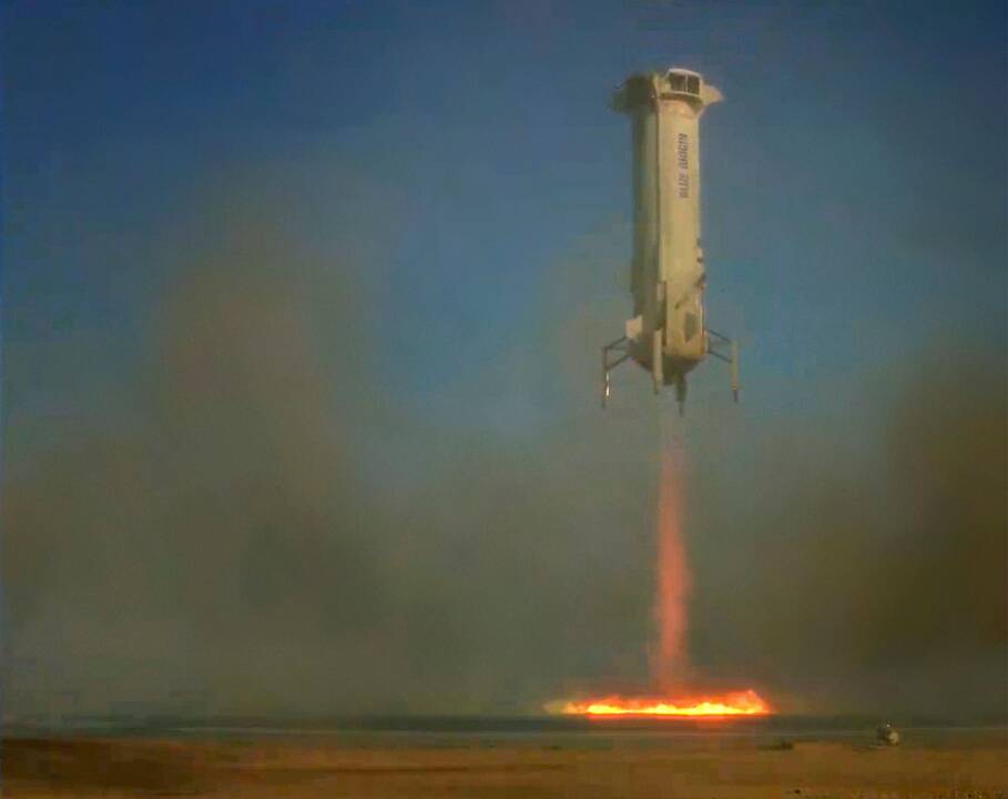 Skrydžiams į Mėnulį kuriama „Blue Origin“ raketa atliko sėkmingą bandomąjį skrydį