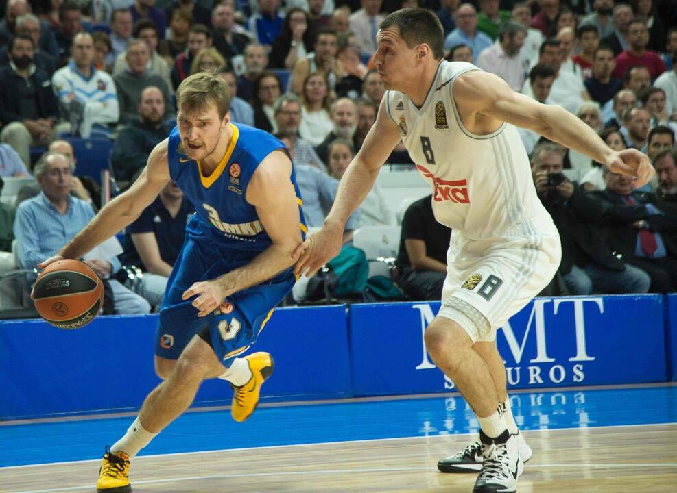 Jonas Mačiulis (dešinėje)