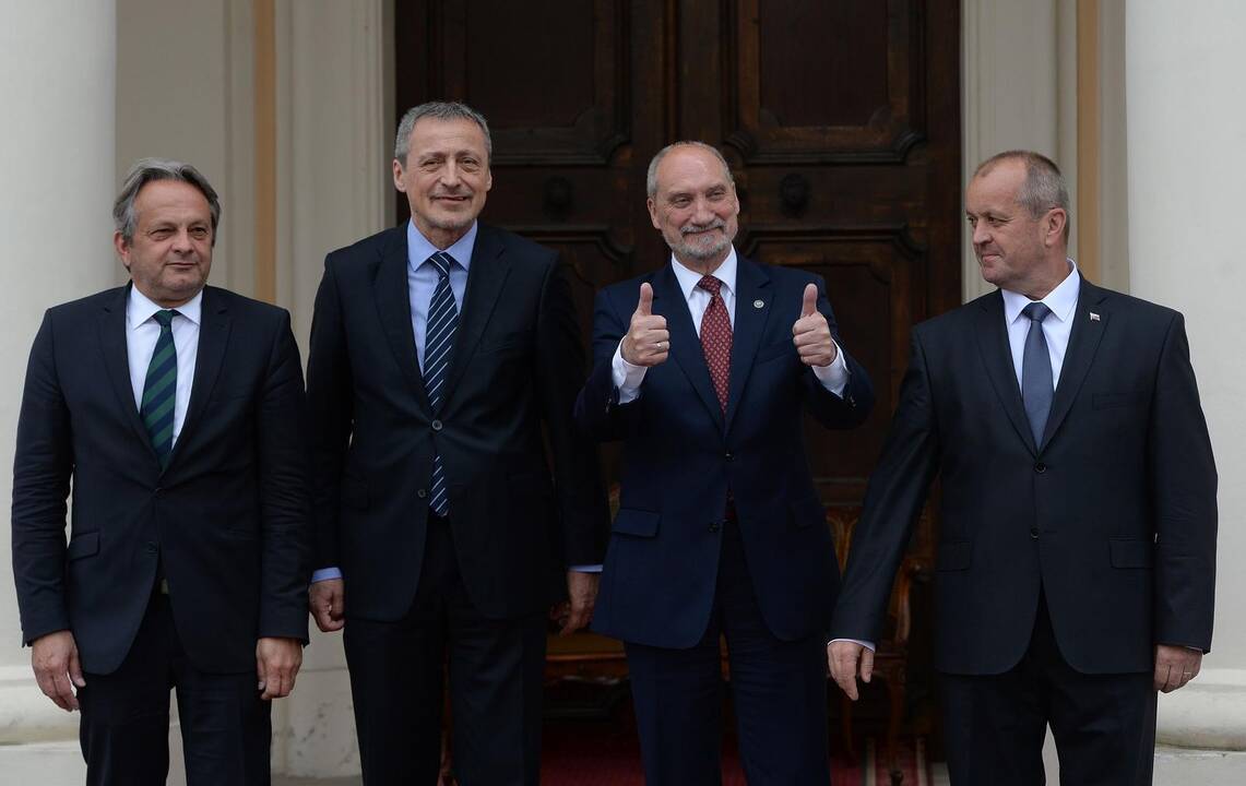 Tamas Vargha, Martinas Stropnicky, Antonis Macierewiczius ir Peteris Gajdos
