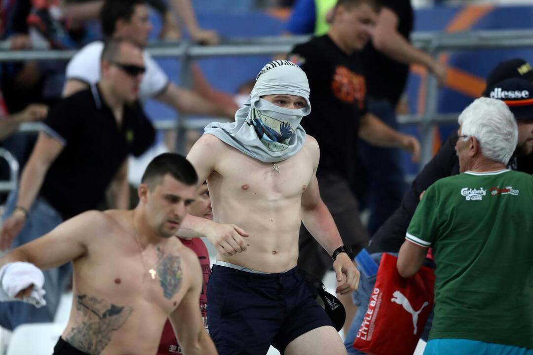 Rusijos politikas Marselyje smurtavusiems rusų chuliganams: šaunuoliai!