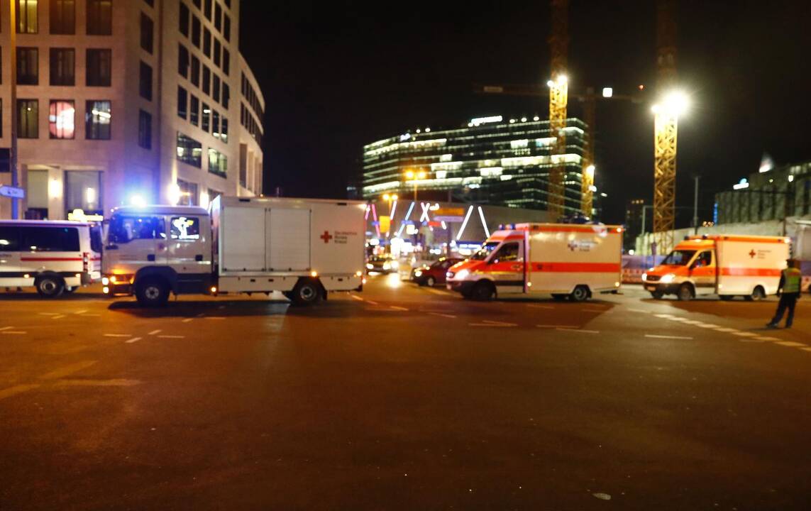 Berlyne sunkvežimis įvažiavo į žmonių minią
