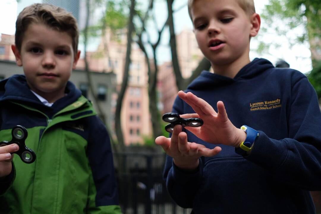 Rusijos pareigūnai perspėja dėl neigiamo suktukų „Fidget spinner“ poveikio