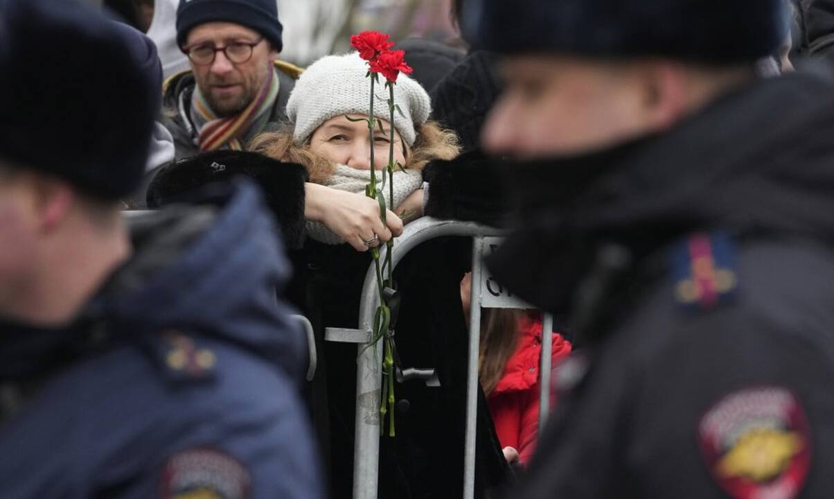 NVO: policija Rusijoje sulaikė mažiausiai 67 žmones, minėjusius A. Navalno laidotuves 