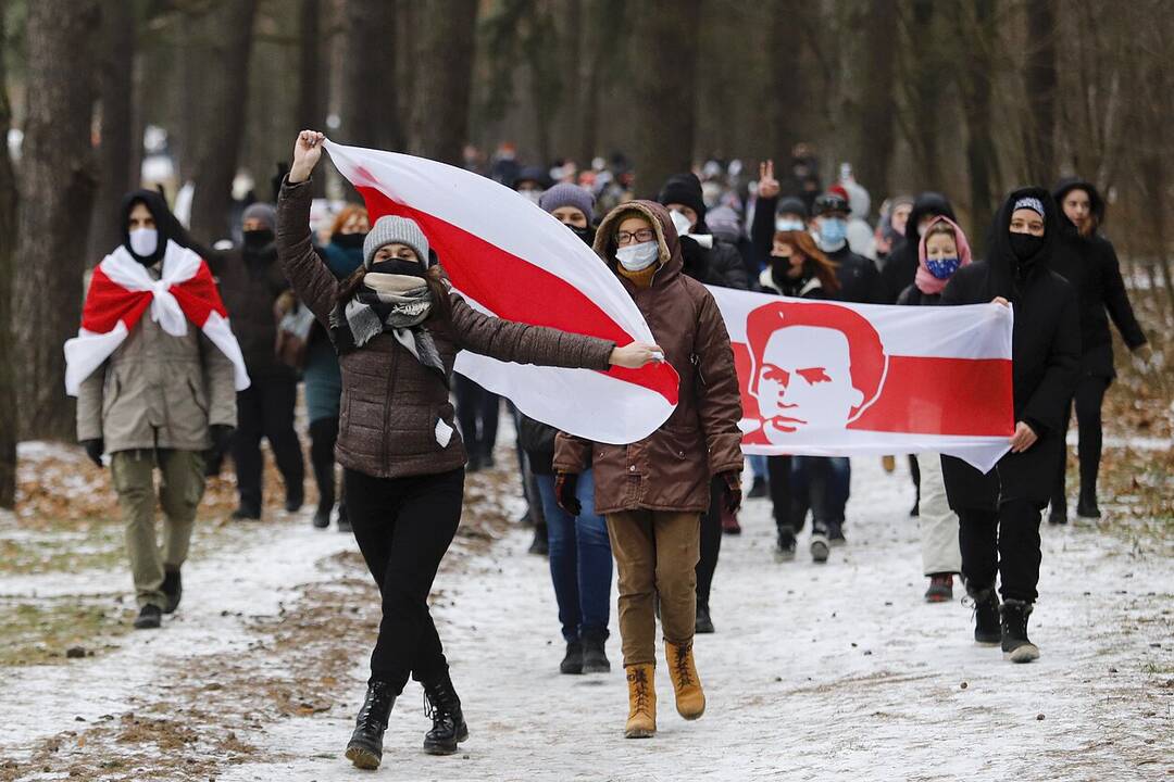 Minske 25 paroms areštuotas Rusijos pilietis, gaminęs opozicijos protestų simboliką
