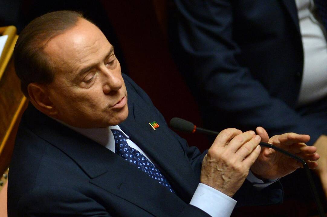 Italijos senatoriai siūlo varyti S. Berlusconi iš parlamento