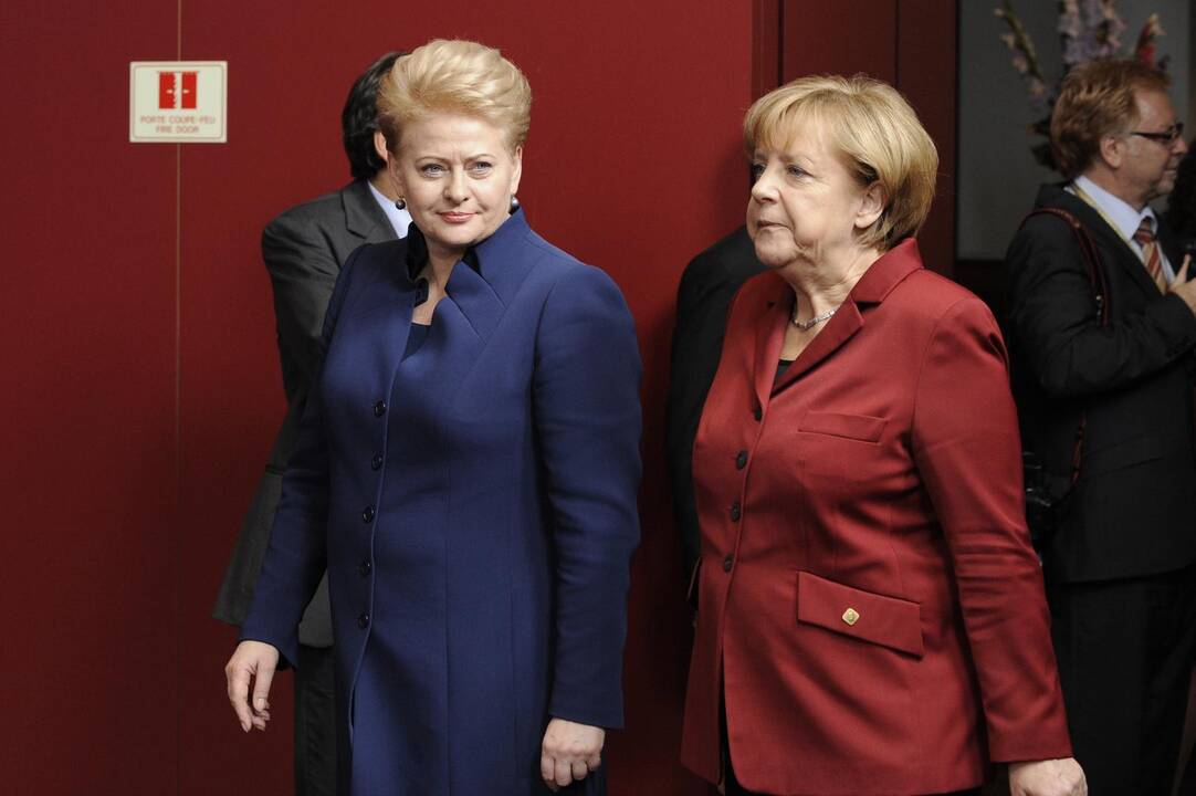 D. Grybauskaitė padovanojo A. Merkel lietuvišką sūrį