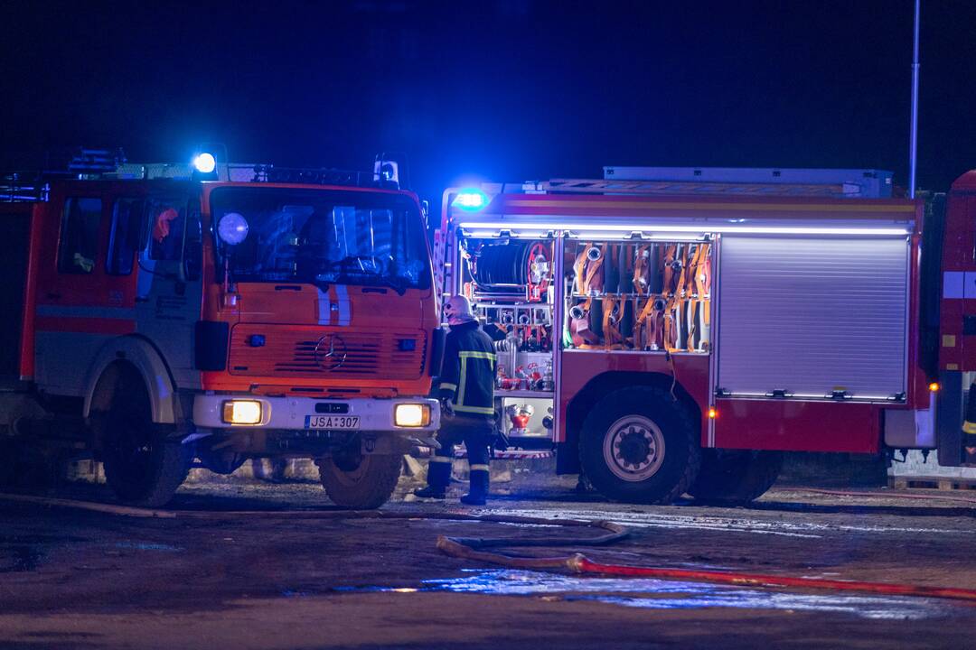 Kauno rajone užsiliepsnojo angaras
