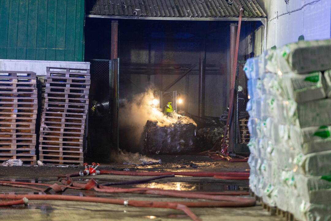 Kauno rajone užsiliepsnojo angaras