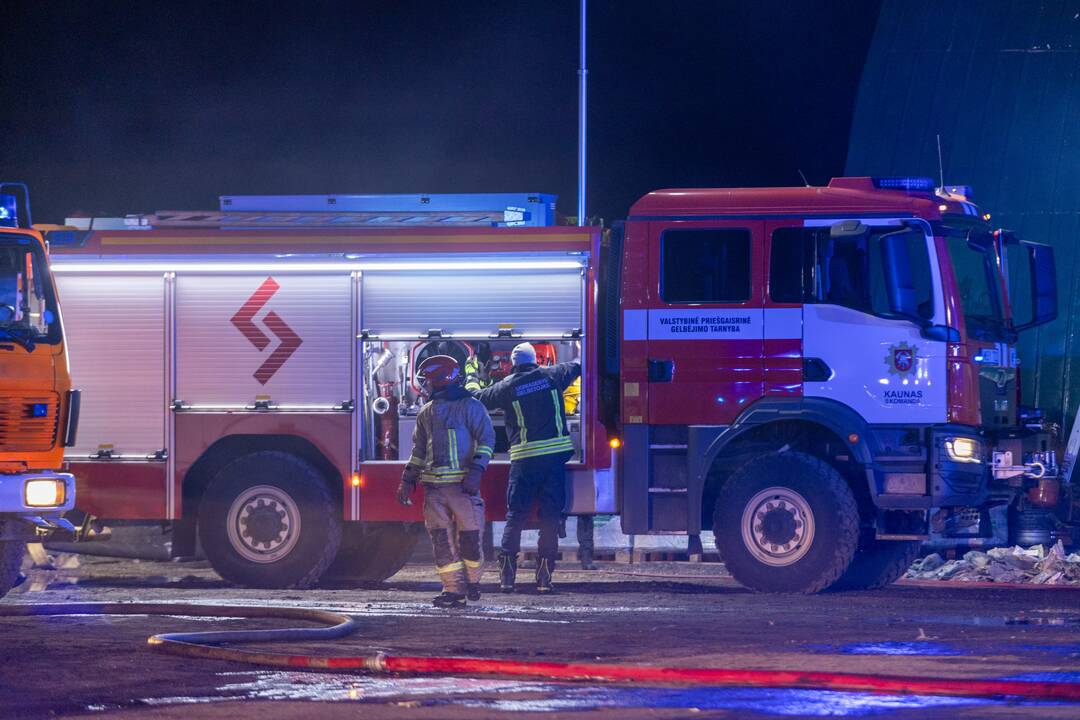 Kauno rajone užsiliepsnojo angaras