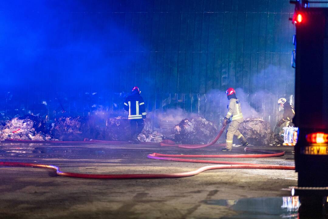 Kauno rajone užsiliepsnojo angaras