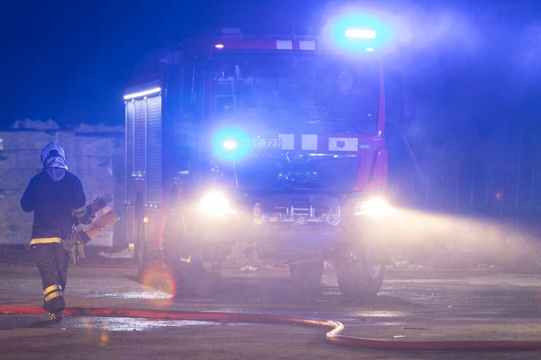 Kauno rajone užsiliepsnojo angaras