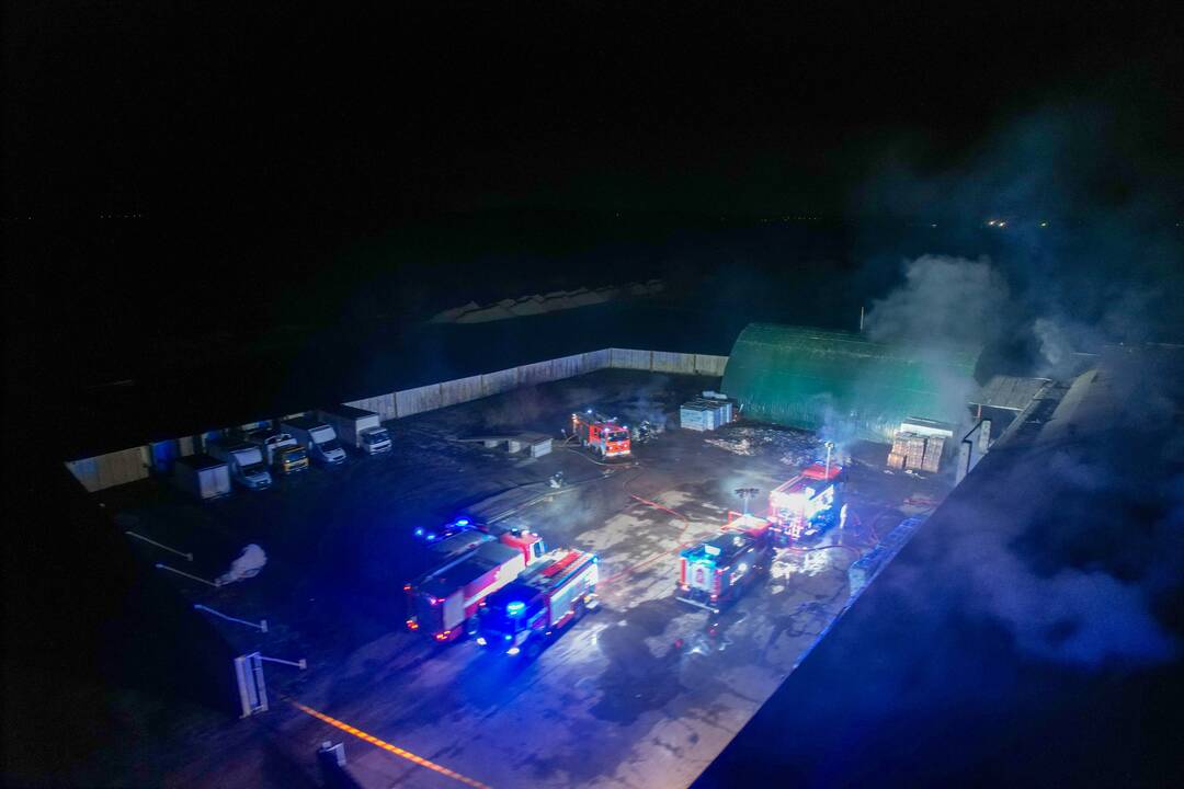 Kauno rajone užsiliepsnojo angaras