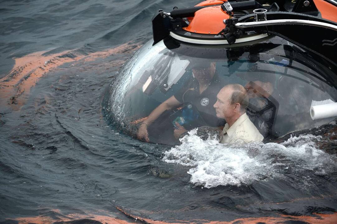 V. Putinas nėrė į Juodosios jūros dugną 