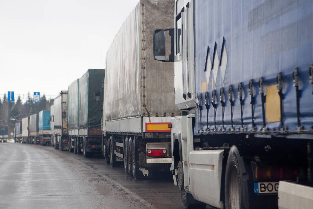 Grįžusiems vairuotojams siūloma parą neturėti kontaktų su šeima