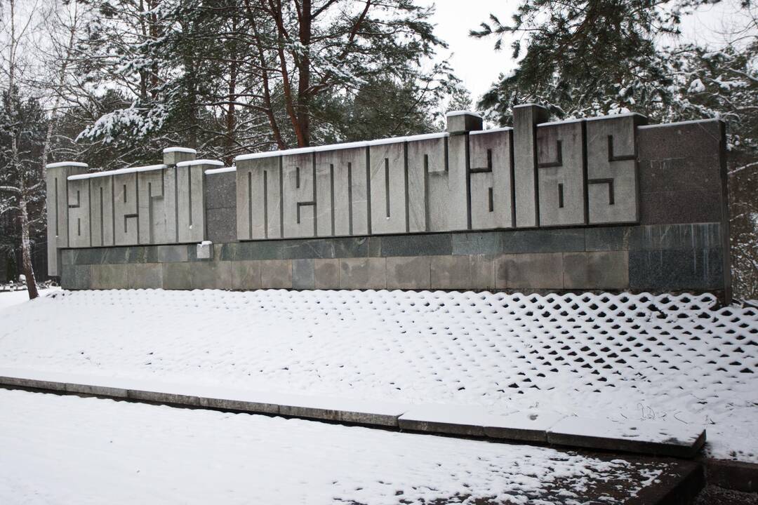 Panerių memorialo išniekinimą premjeras pasmerkė kaip neapykantos aktą