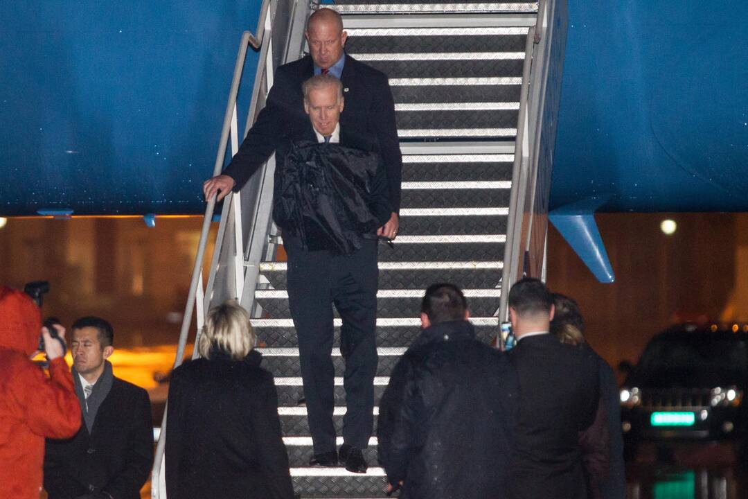 J.Bidenas atvyko į Vilnių