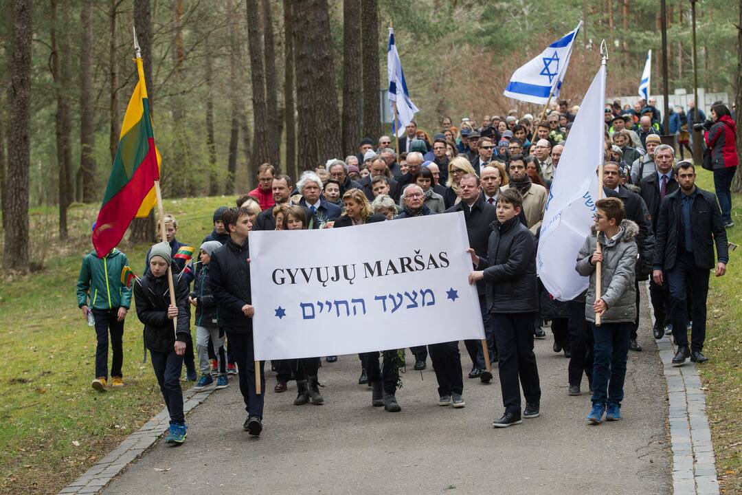 Panerių memoriale vyko Gyvųjų maršo procesija