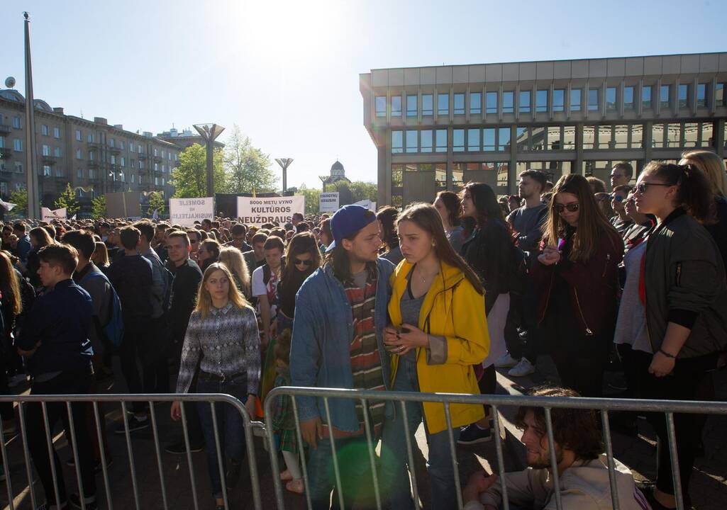 Prieš alkoholio ribojimus – protesto koncertas