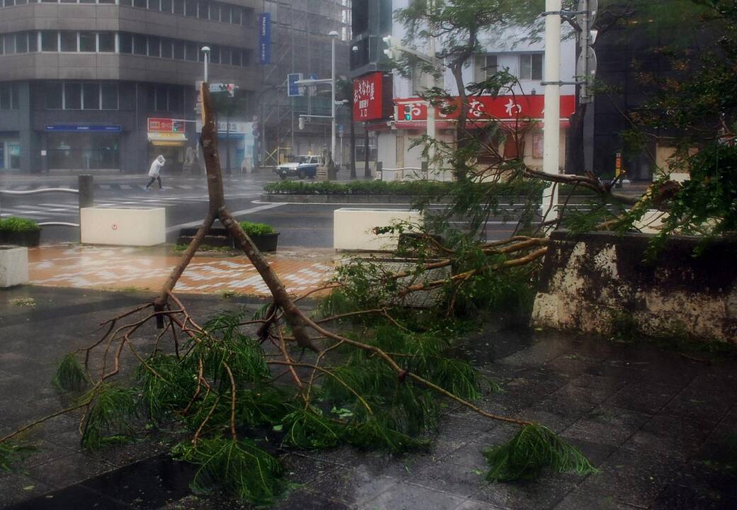 Galingas taifūnas „Neoguri“ niokoja Japonijos Okinavos salas