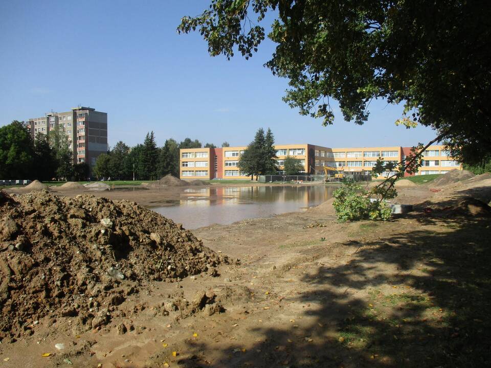 Apsemtas rekonstruojamas M. Mažvydo progimnazijos stadionas