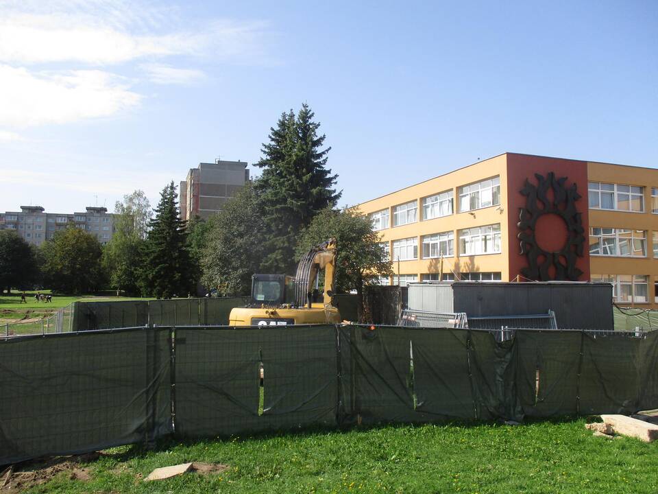 Apsemtas rekonstruojamas M. Mažvydo progimnazijos stadionas