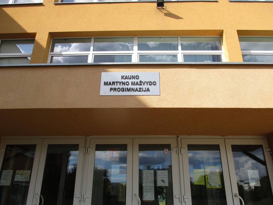 Apsemtas rekonstruojamas M. Mažvydo progimnazijos stadionas
