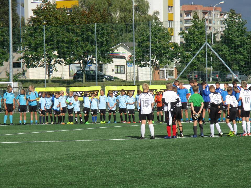 Naujos futbolo aikštės Jonavoje atidarymas