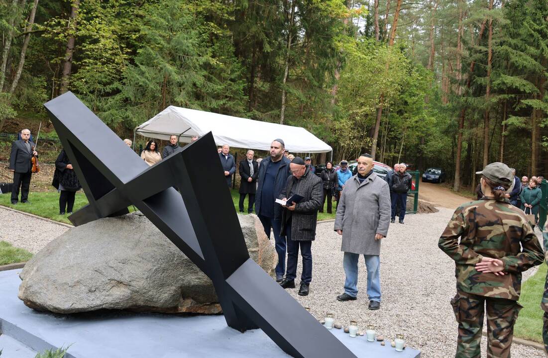 Paminklas žydų genocido aukoms Jaučakiuose