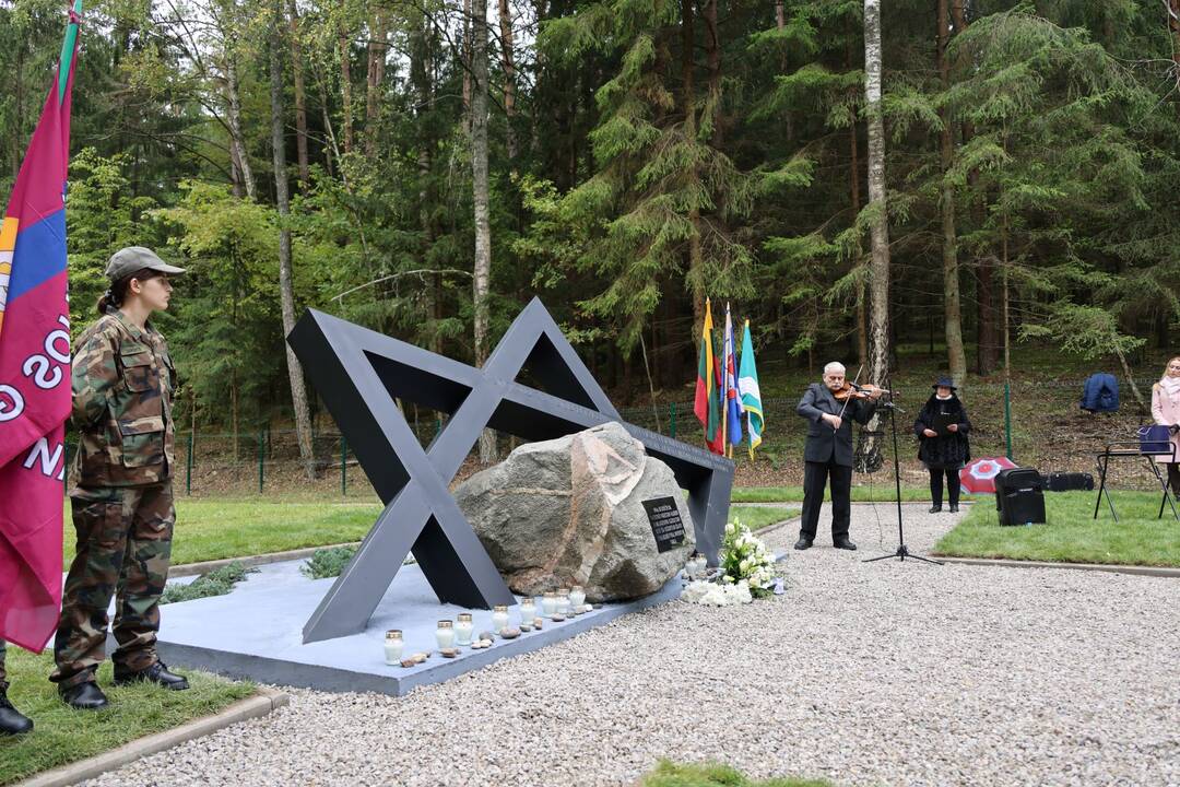 Paminklas žydų genocido aukoms Jaučakiuose