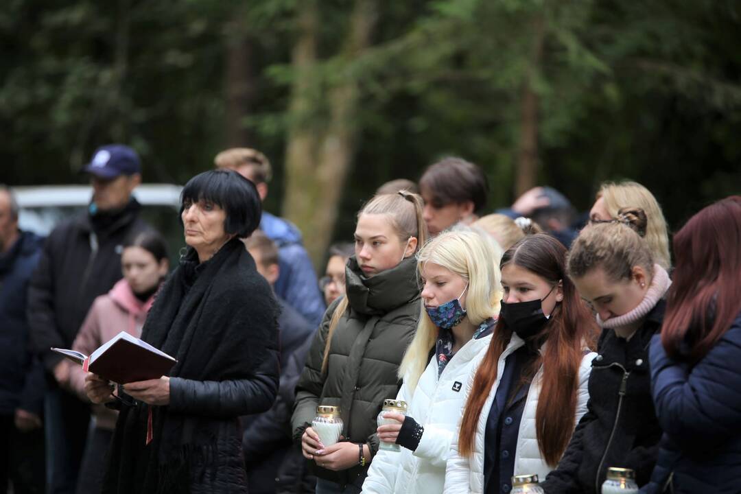 Paminklas žydų genocido aukoms Jaučakiuose