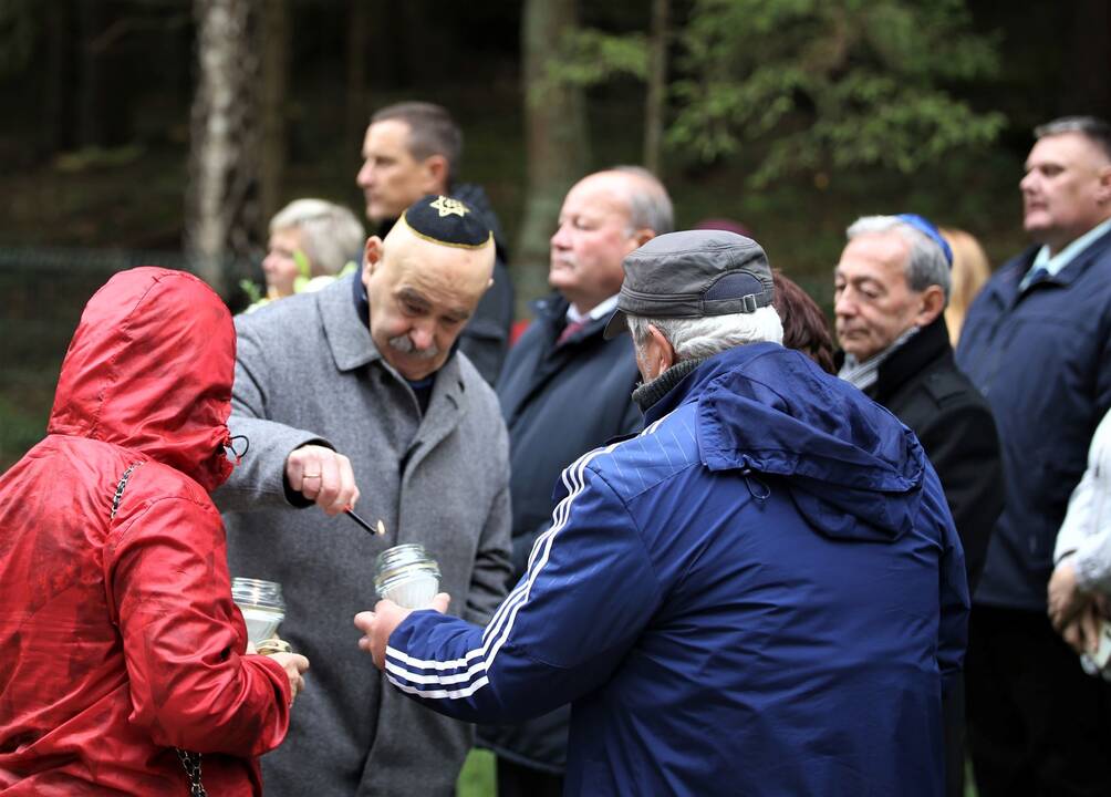 Paminklas žydų genocido aukoms Jaučakiuose