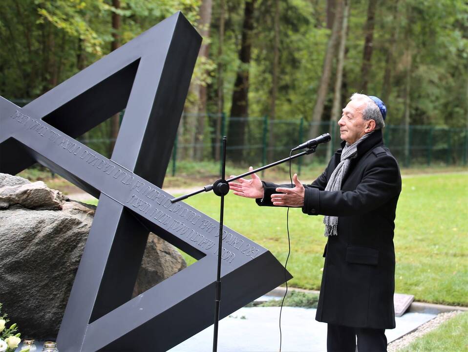 Paminklas žydų genocido aukoms Jaučakiuose