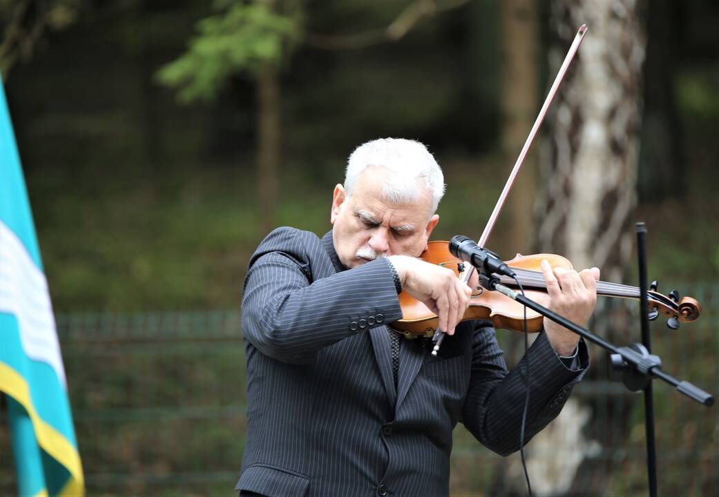 Paminklas žydų genocido aukoms Jaučakiuose