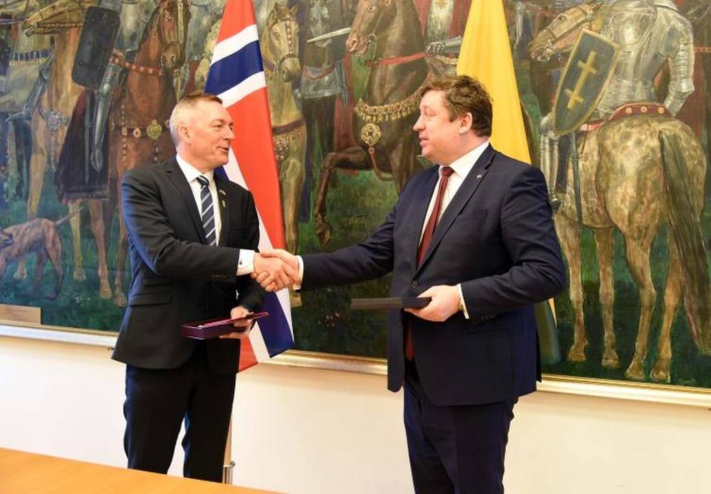 Frankas Bakke-Jensenas (kairėje)