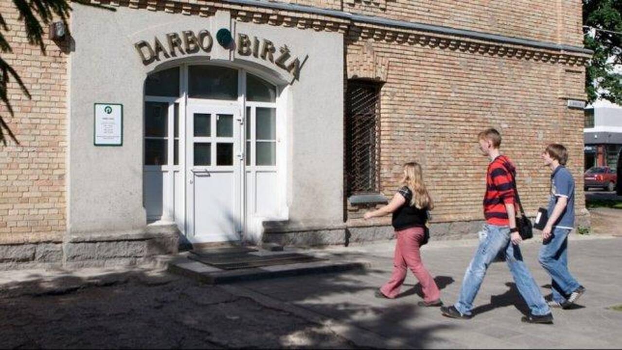 Į darbo biržas plūstelėjo absolventai