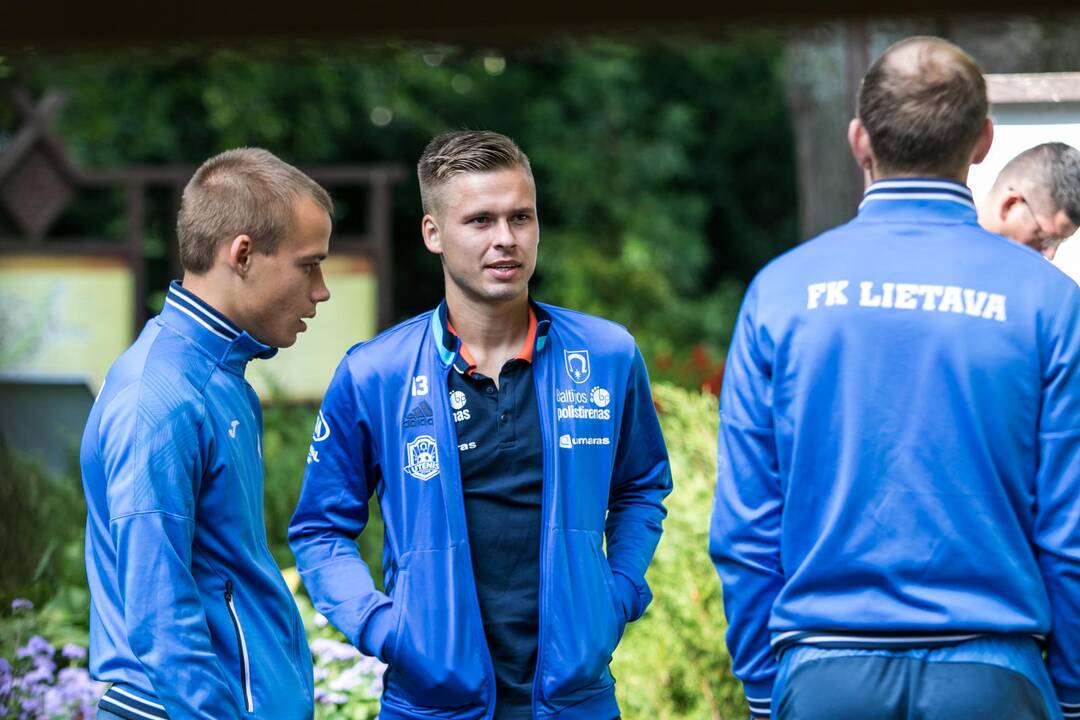 Futbolininkai sutvarkė stumbryną