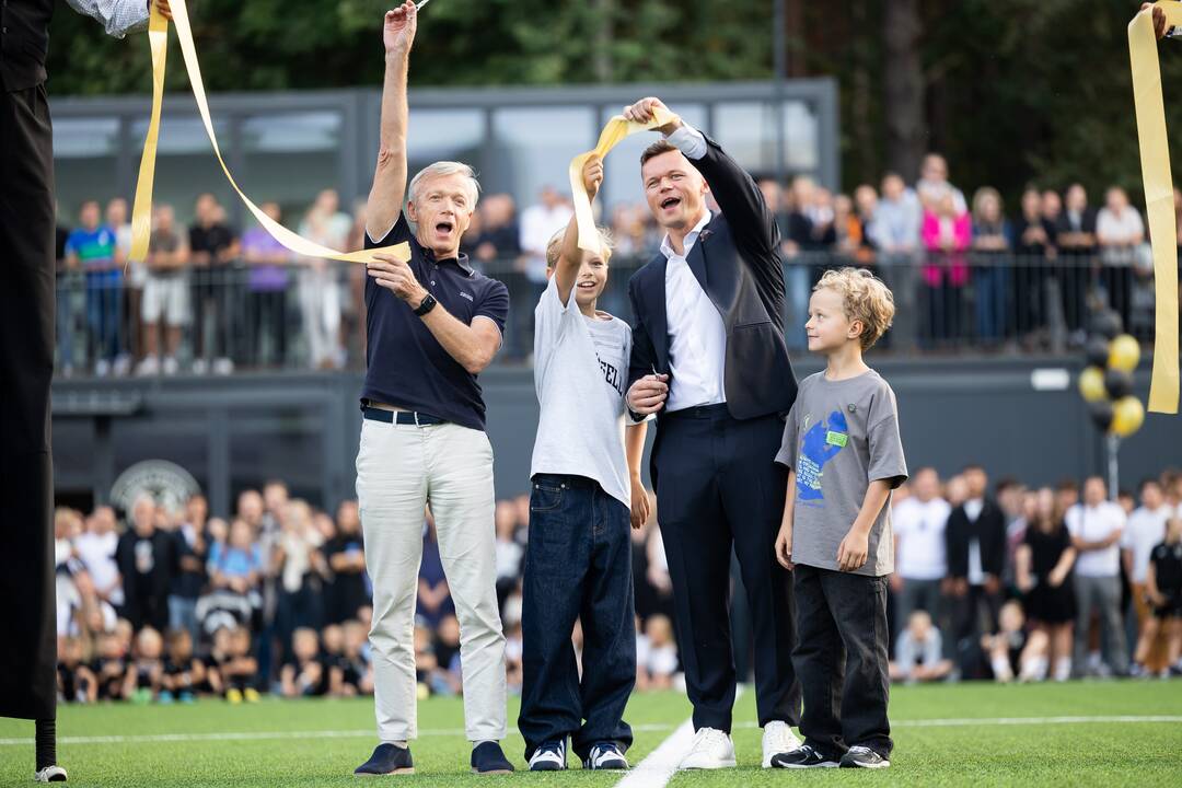 Vilniuje oficialiai pristatytas naujas „VFA-Hanner“ futbolo stadionas