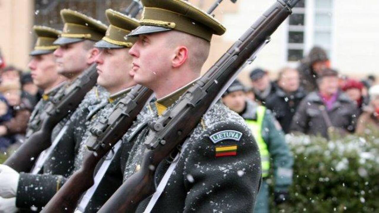 Jei ateitų „žalieji žmogeliukai“, Lietuvos kariai stovėtų nuleidę ginklus?