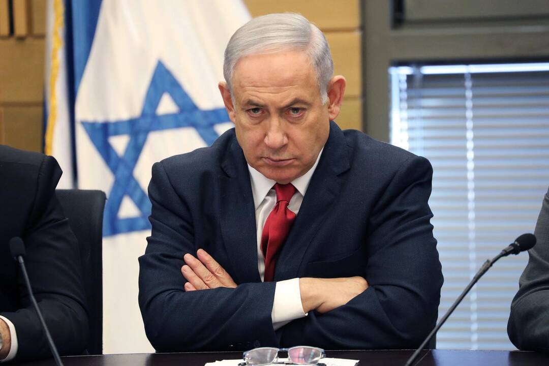 B. Netanyahu – kaltinimai dėl sukčiavimo, piktnaudžiavimo ir kyšininkavimo