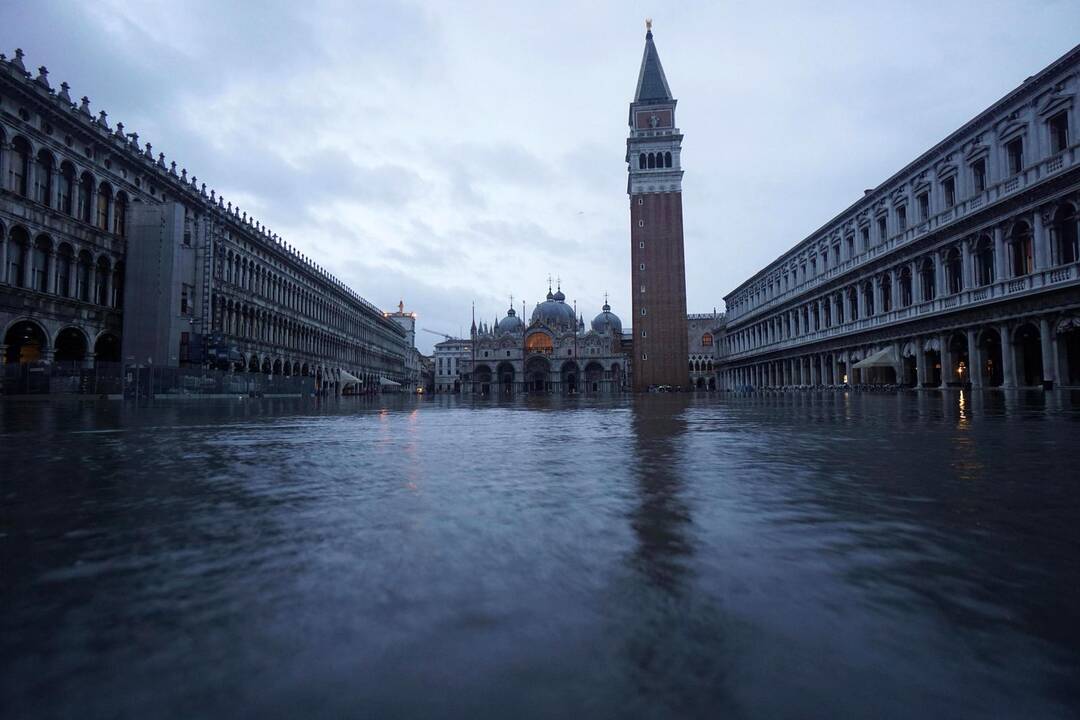 Veneciją skandinęs potvynis Šv. Morkaus bazilikai padarė 3 mln. eurų nuostolių