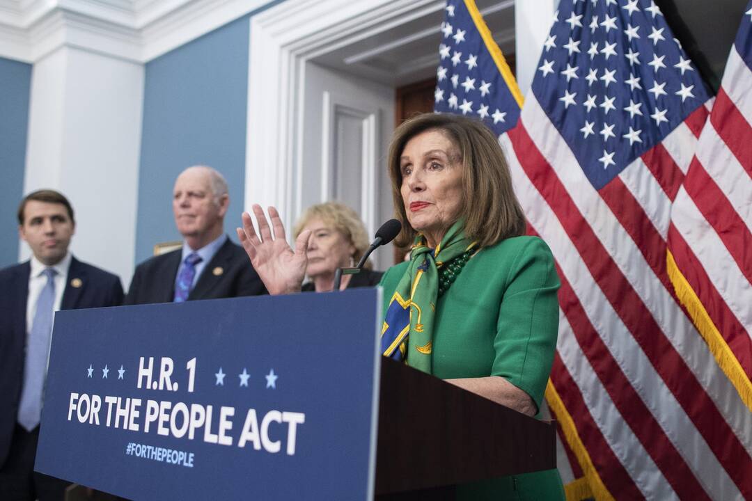 N. Pelosi paskelbė kaltintojų D. Trumpo apkaltos teisme Senate komandą