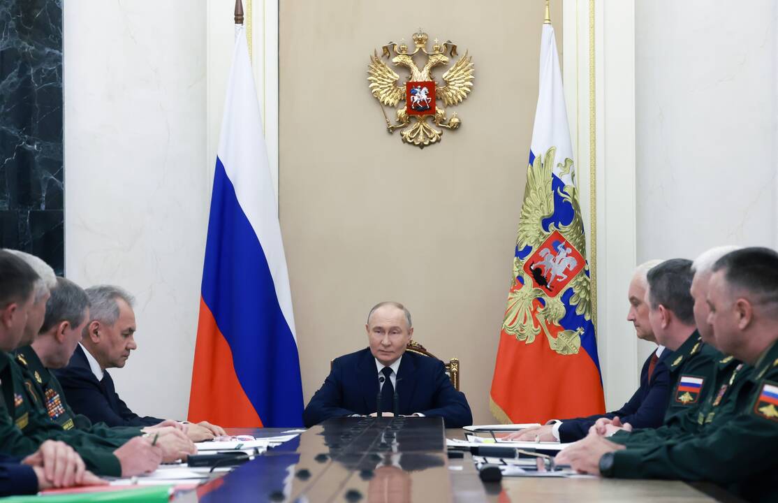 V. Putinas ragina išplėsti ginklų gamybą