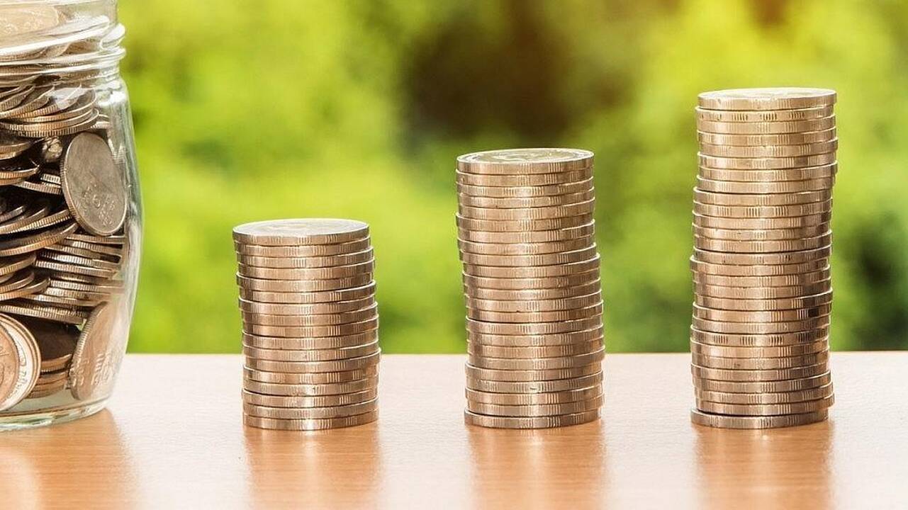 Pernai lietuviai skolinosi mažiau, bet dėl valstybės skolos džiaugsmo nėra