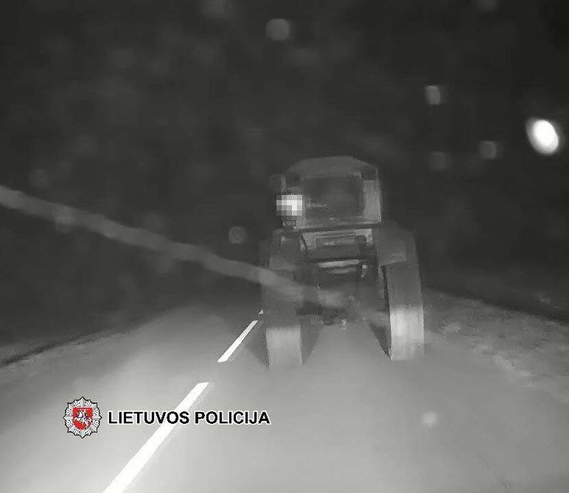 Traktorininko kelionė: kartais girtam ir velnias pakiša pagalvę 